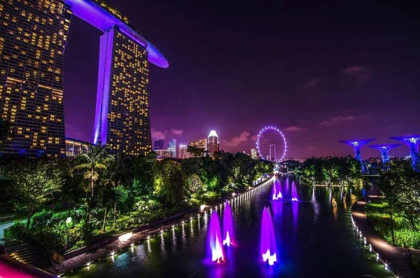 Return Flights London Gatwick (LGW) to Singapore (SIN) Air China (December Dates) 2x Checked Bags + Hand Luggage Included